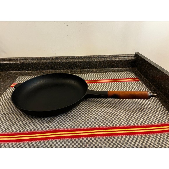 Le Creuset Other - Le Creuset Enzo Mari Mama Skillet Black Cast Iron Wood Handle 26 cm